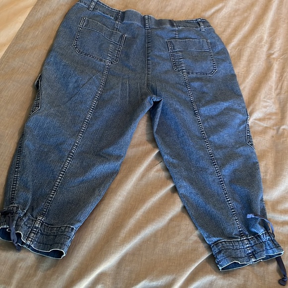 Super cute Jean capris - Picture 5 of 6